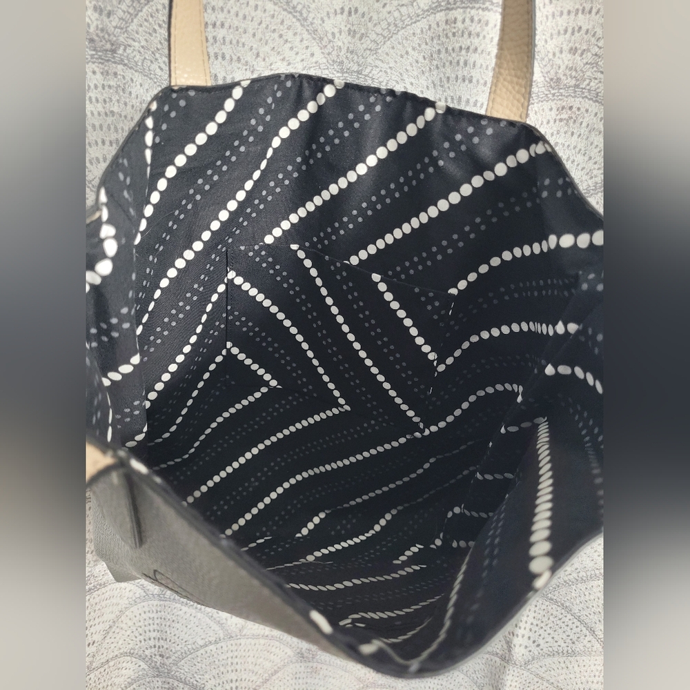 Unique Fashionable Women in Hats Elephant Gray Pebble Tote Bag. - Picture 6 of 9